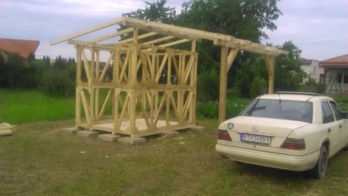 Domček s altánkom 600 × 320 — fotografia 1